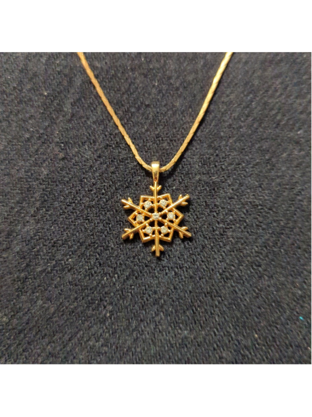 Gold Tone Clear Rhinestone Snowflake Dainty Delicate Pendant Statement Necklace